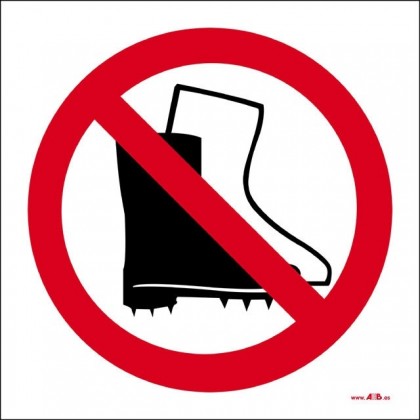 Prohibido el uso de calzado con herrajes